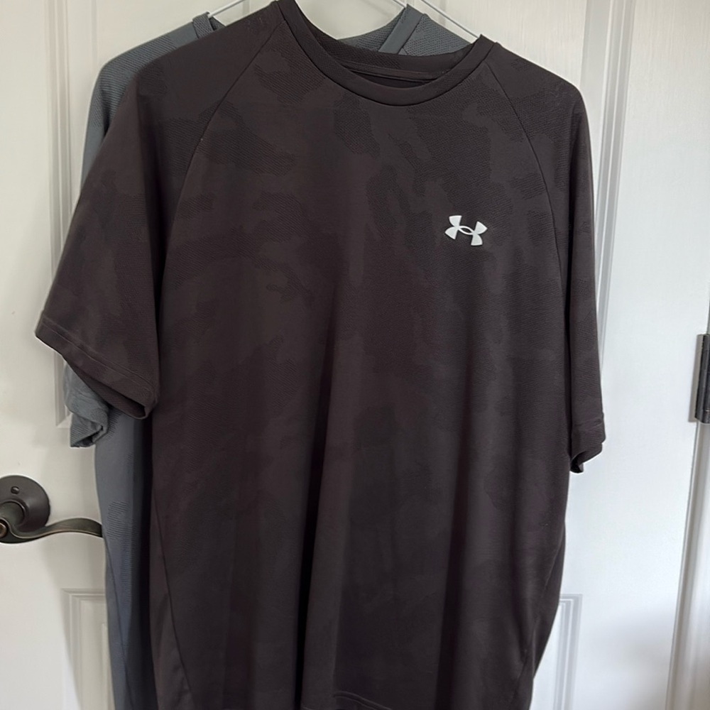 Nwot 2 underarmour t shirts